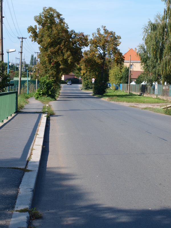 ulice školní od šembery směrem na český brod