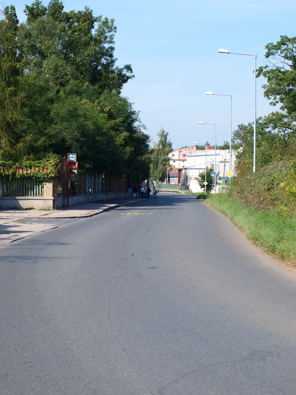 ulice školní od školy směrem na český brod