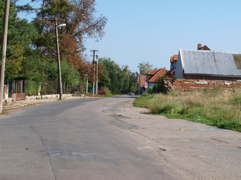 ulice ve staré vsi od ulice školní (1)